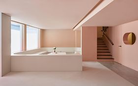 Kinn Capsule - Her Space, Female Only